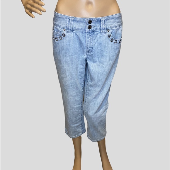 Michael Kors Decorative Rivets Capri Cropped Very Light Wash Jeans Size 6 VGC - Picture 1 of 7